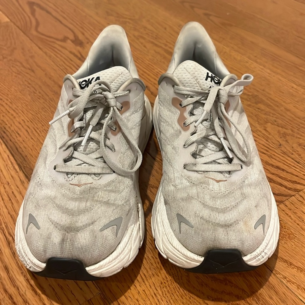 Hoka Arahi 6